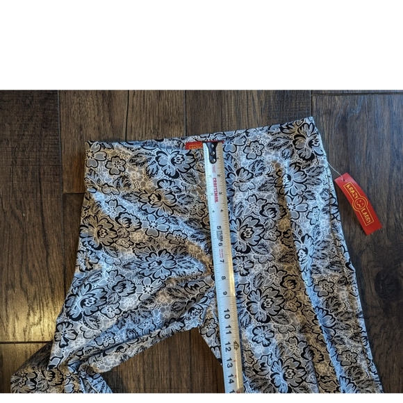 Krazy Larry Black White Gray Floral Skinny Pants Pull-On Stretch P507 NWT Size 2 - Picture 10 of 15